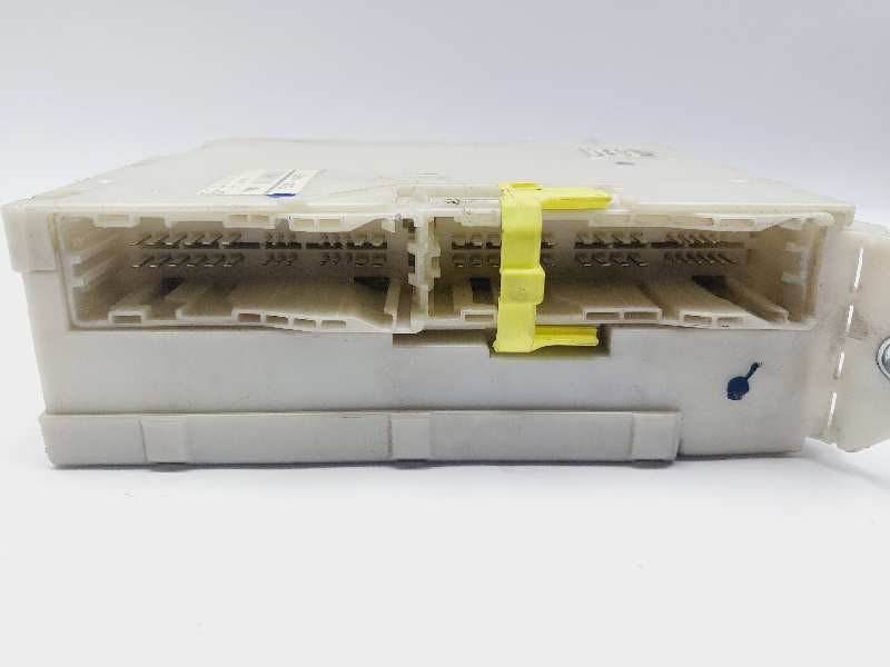 Recambio de caja reles / fusibles para lexus is200 (ds2/is2) 220d referencia OEM IAM 8273053050  