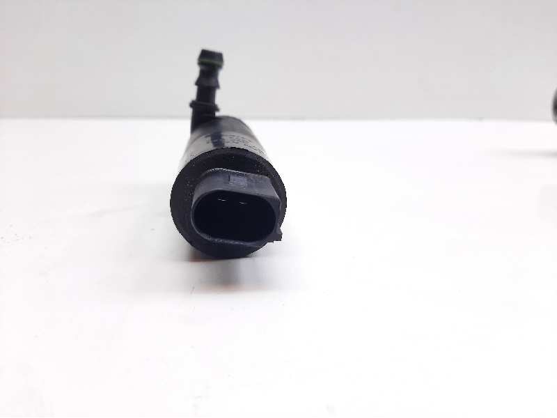 Recambio de bomba limpia para volkswagen passat berlina (3b3) comfortline referencia OEM IAM 3B7955681  