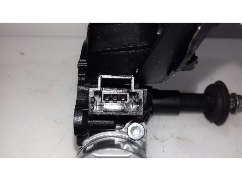 Recambio de motor limpia trasero para peugeot 308 style referencia OEM IAM 9677680580 BOSCH 0390208008