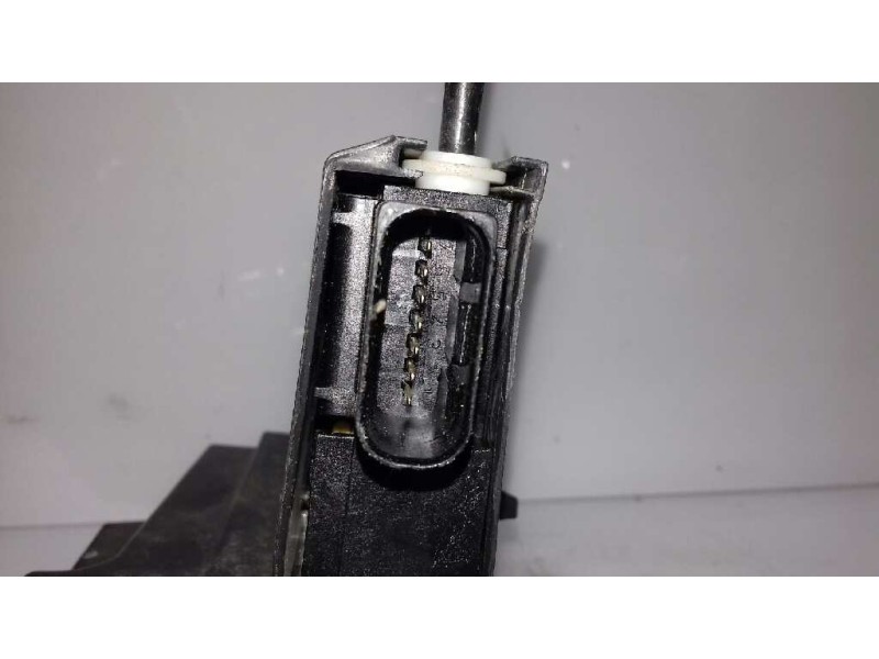 Recambio de cerradura puerta trasera derecha para peugeot 308 style referencia OEM IAM 9807954780 ELECTRICA 7 PINS