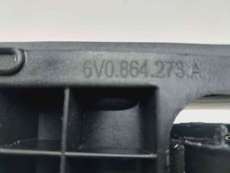 Recambio de apoyabrazos central para skoda rapid active referencia OEM IAM 6V0864273A  