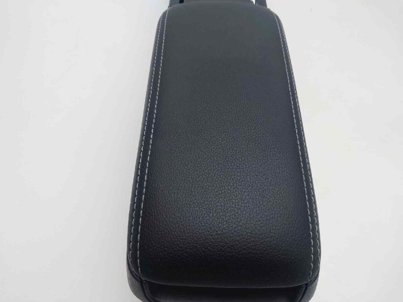 Recambio de apoyabrazos central para skoda rapid active referencia OEM IAM 6V0864273A  