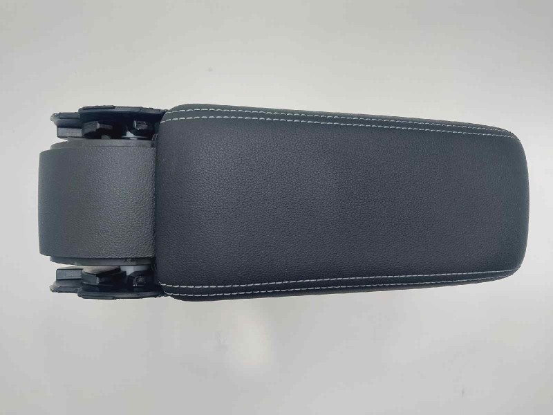 Recambio de apoyabrazos central para skoda rapid active referencia OEM IAM 6V0864273A  