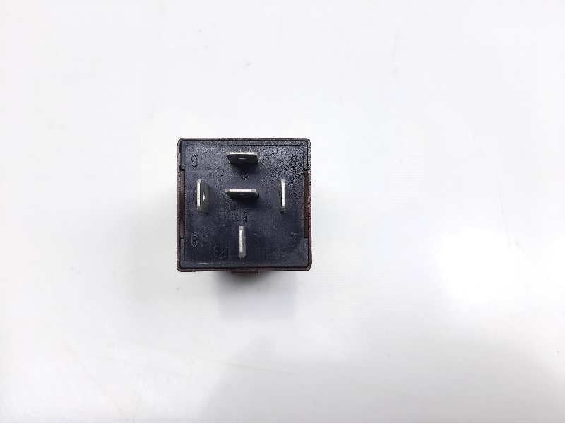 Recambio de rele para land rover range rover sport v6 td hse referencia OEM IAM 1S7T17L684AA  