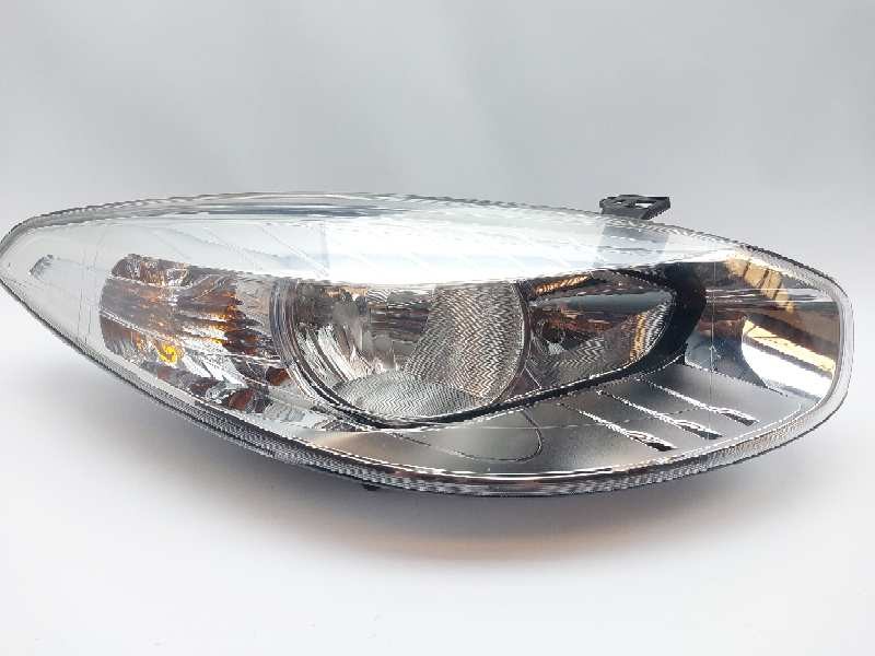 Recambio de faro derecho para renault fluence dynamique referencia OEM IAM 260103149R  