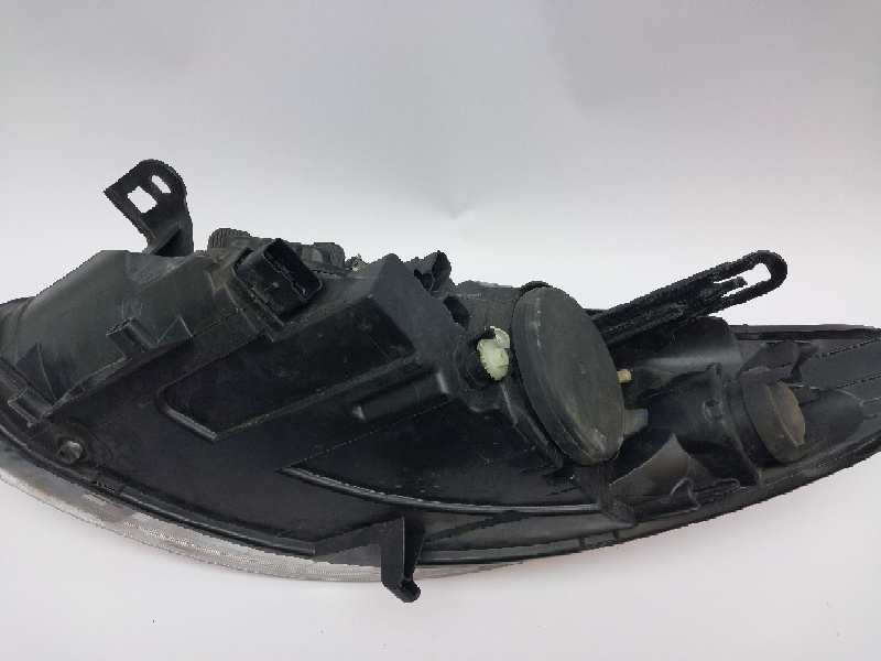 Recambio de faro derecho para renault fluence dynamique referencia OEM IAM 260103149R  