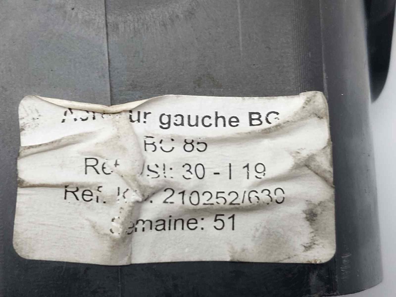 Recambio de rejilla aireadora para renault clio iii dynamique referencia OEM IAM 210252630  