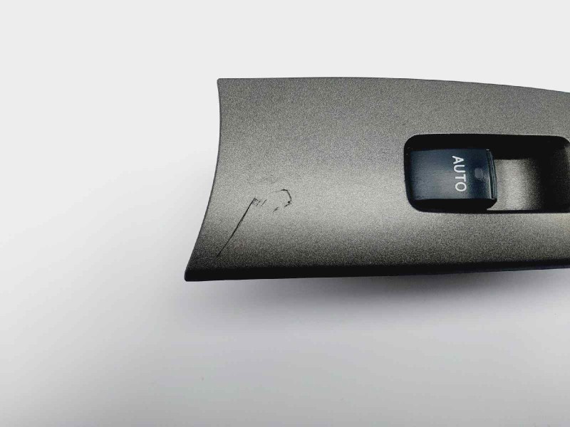 Recambio de mando elevalunas trasero izquierdo para lexus is200 (ds2/is2) 220d referencia OEM IAM 8403053020  