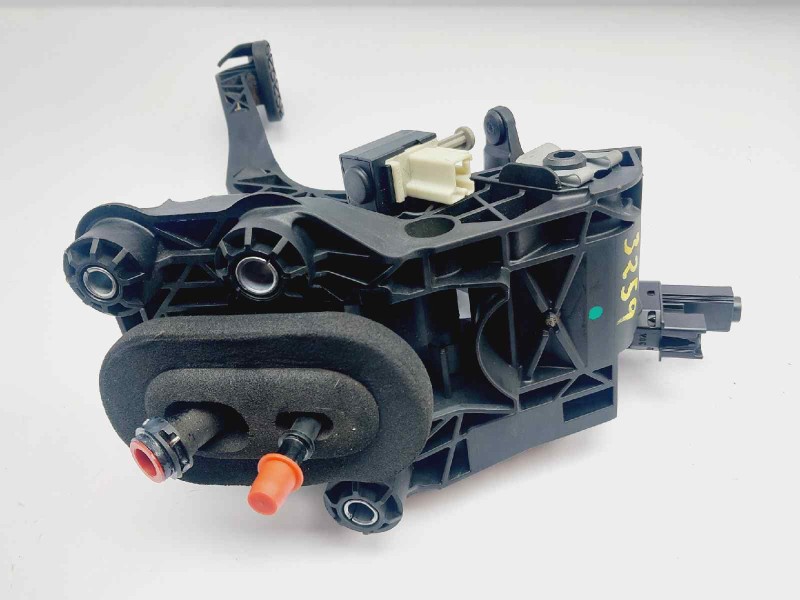 Recambio de pedal embrague para ford ka+ ultimate referencia OEM IAM 7B633  