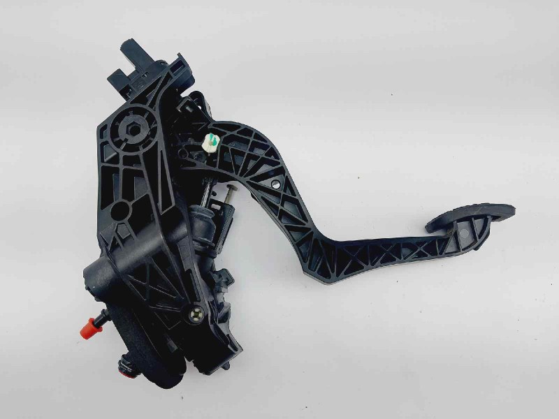 Recambio de pedal embrague para ford ka+ ultimate referencia OEM IAM 7B633  