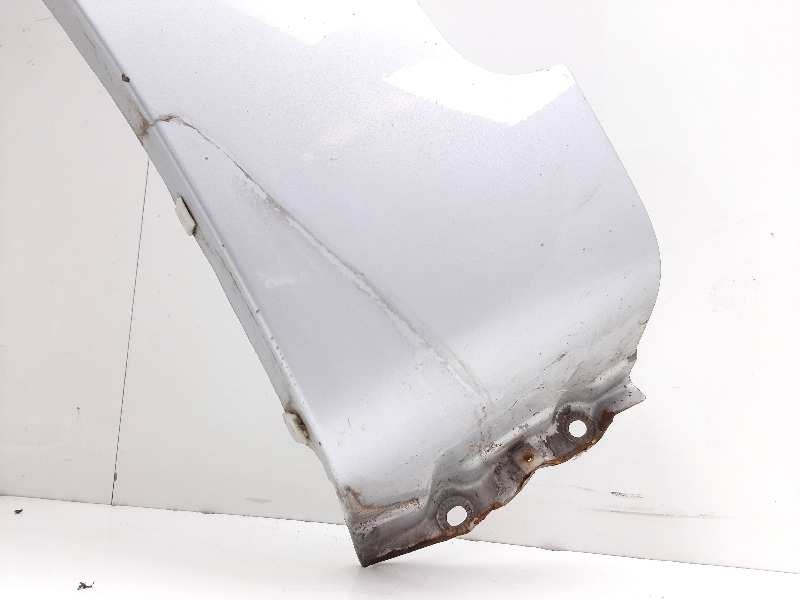 Recambio de aleta delantera izquierda para ssangyong rodius xdi referencia OEM IAM   