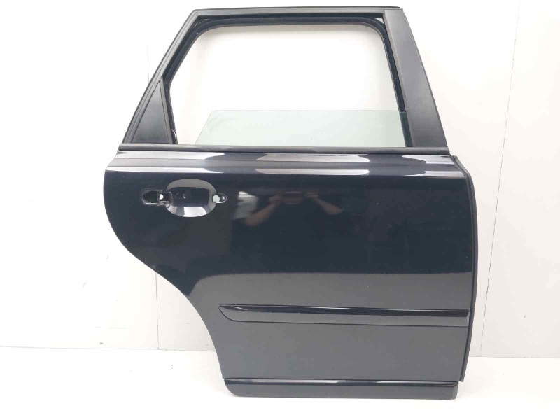 Recambio de puerta trasera derecha para volvo v50 familiar 2.0 d momentum referencia OEM IAM 31250166 31335470 30779122