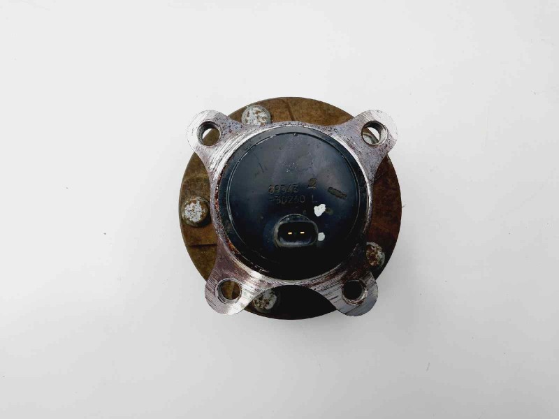 Recambio de buje para lexus is200 (ds2/is2) 220d referencia OEM IAM 8954330260  
