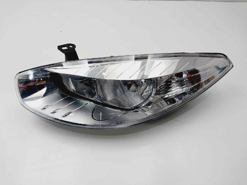 Recambio de faro izquierdo para renault fluence dynamique referencia OEM IAM 260608656R  