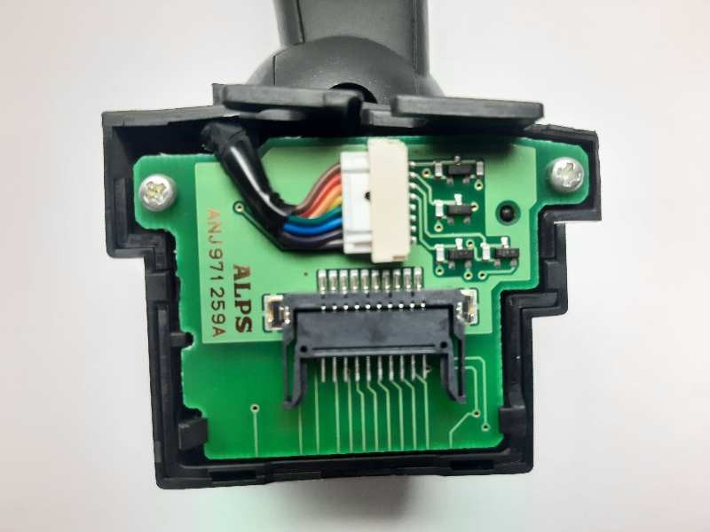 Recambio de mando limpia para volvo v40 momentum referencia OEM IAM 31456041  