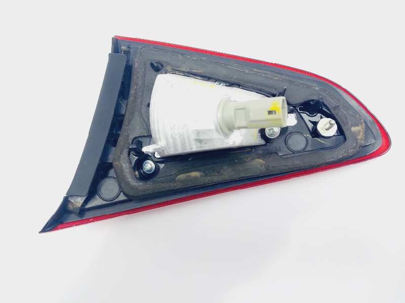 Recambio de piloto trasero izquierdo interior para mazda 2 lim. () luxury referencia OEM IAM DB5J513G0A 13218383 