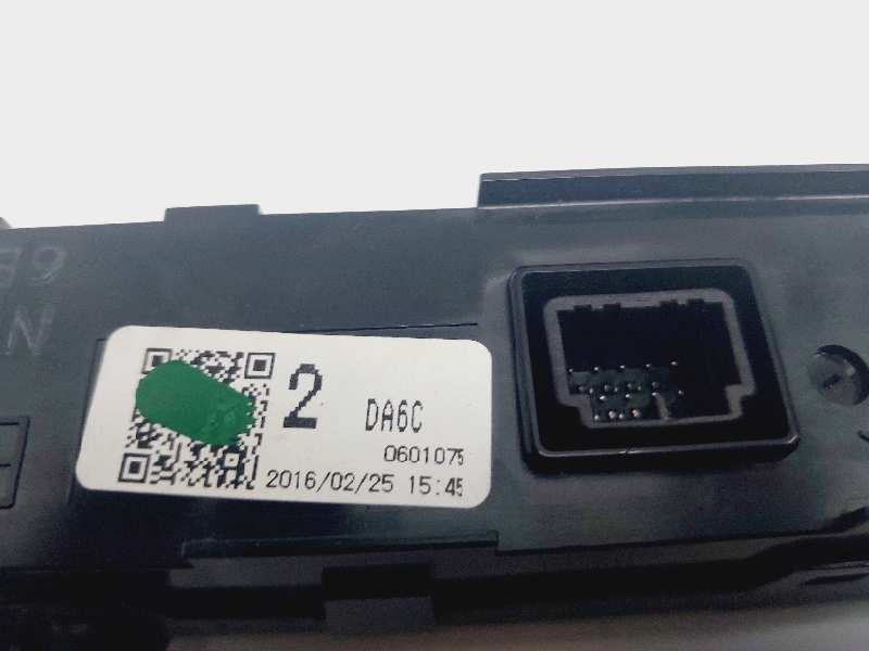Recambio de pantalla multifuncion para mazda 2 lim. () luxury referencia OEM IAM BHR155260 DA6C0601075 