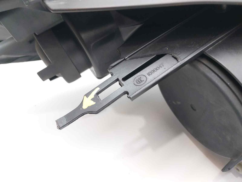 Recambio de faro izquierdo para renault fluence dynamique referencia OEM IAM 1305630734 260601087R 