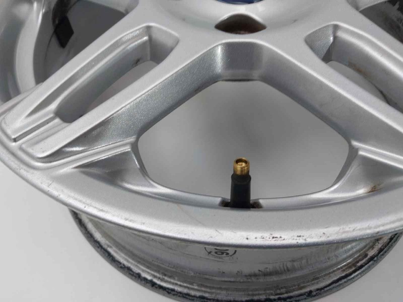 Recambio de llanta para ford fiesta (ccn) titanium referencia OEM IAM C1BC1007BB  