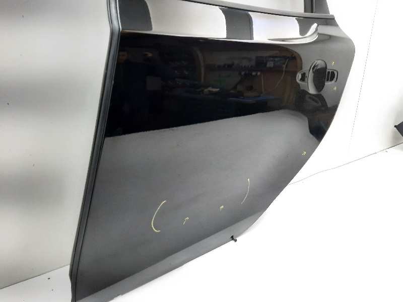 Recambio de puerta trasera izquierda para volvo v40 momentum referencia OEM IAM  CZ9CA 