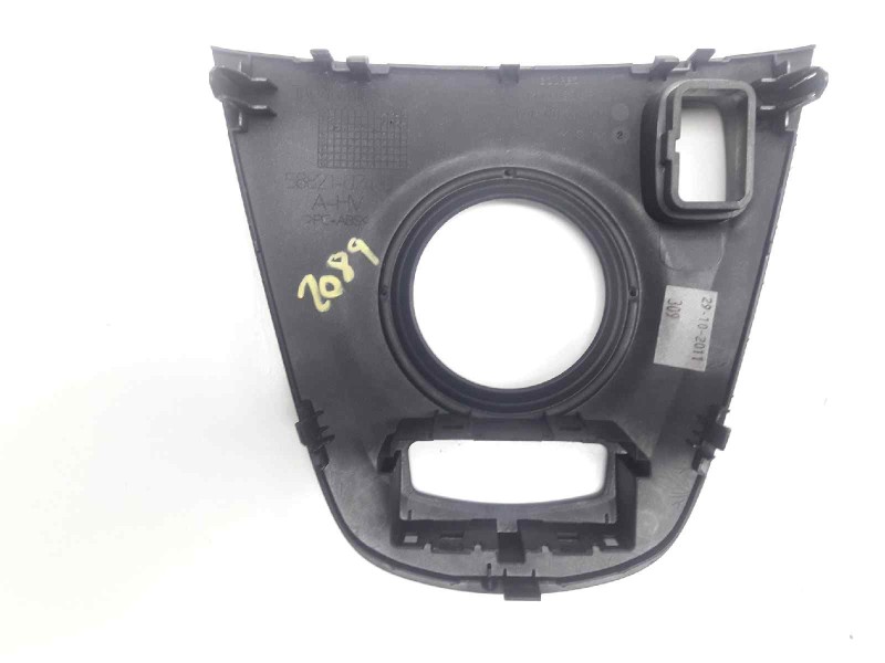Recambio de guarnecidos palanca cambio para toyota auris hybrid active referencia OEM IAM 5882102410  