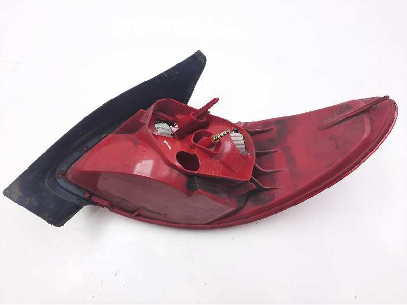 Recambio de piloto trasero izquierdo para peugeot 206 berlina xr referencia OEM IAM 2531G  