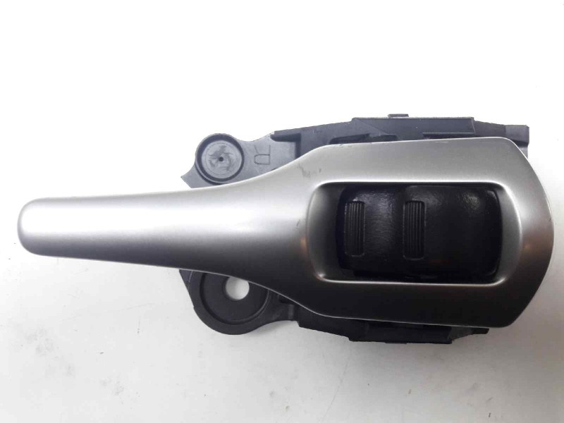 Recambio de maneta interior trasera derecha para toyota auris hybrid active referencia OEM IAM 62318A2  