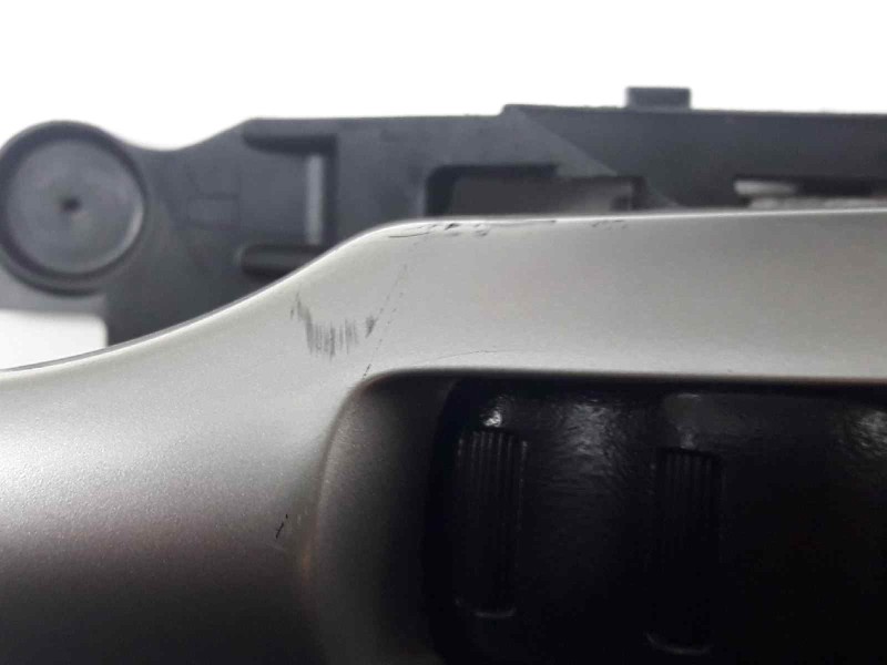 Recambio de maneta interior trasera derecha para toyota auris hybrid active referencia OEM IAM 62318A2  