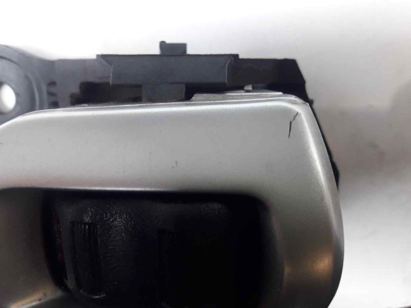 Recambio de maneta interior delantera izquierda para toyota auris hybrid active referencia OEM IAM 62318A1  