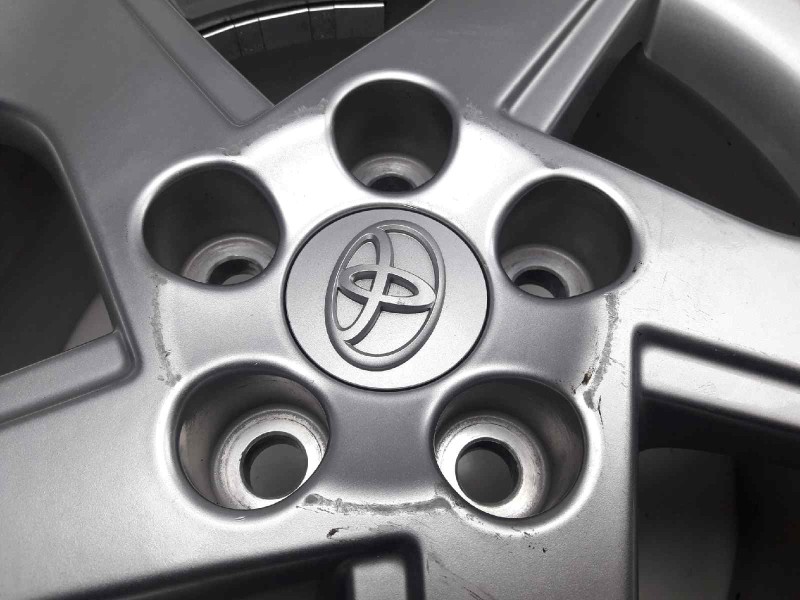 Recambio de llanta para toyota auris hybrid active referencia OEM IAM 261102D90  