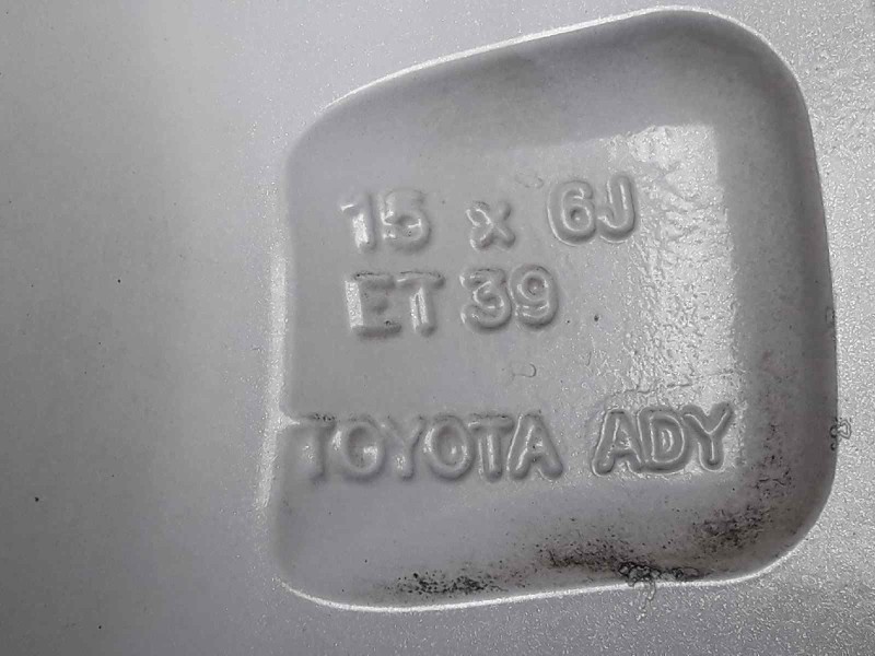 Recambio de llanta para toyota auris hybrid active referencia OEM IAM 261102D90  