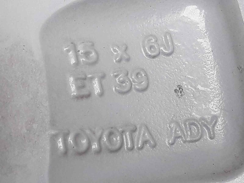 Recambio de llanta para toyota auris hybrid active referencia OEM IAM 261102D90  