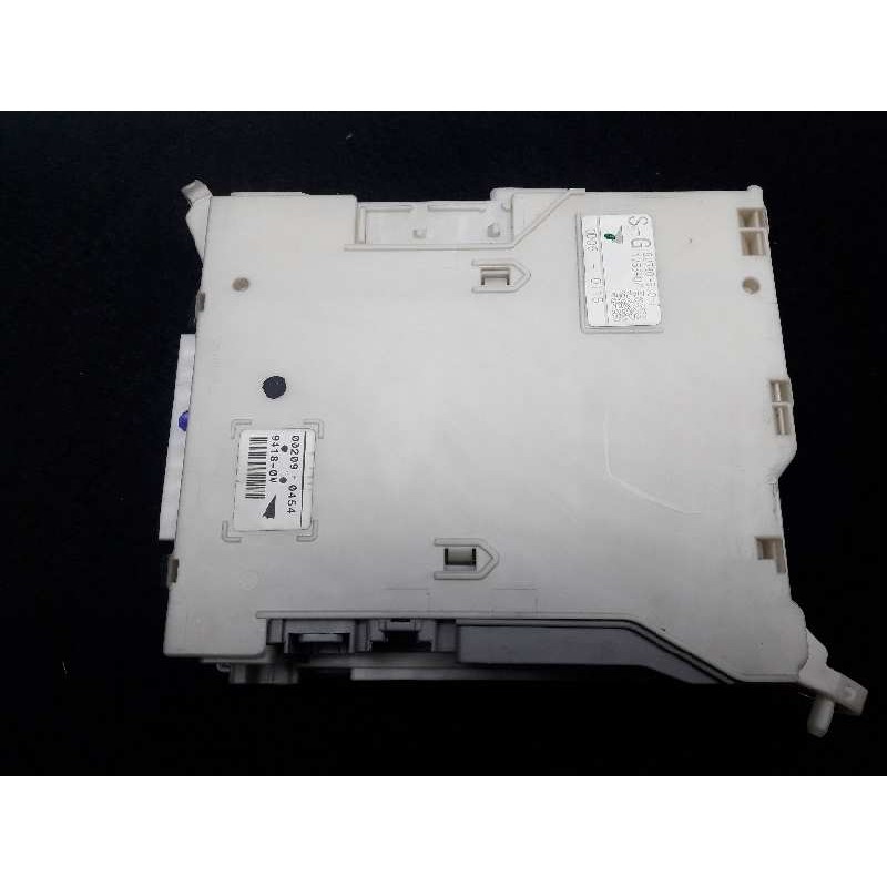 Recambio de caja reles / fusibles para lexus is200 (ds2/is2) 220d referencia OEM IAM 8273053051  