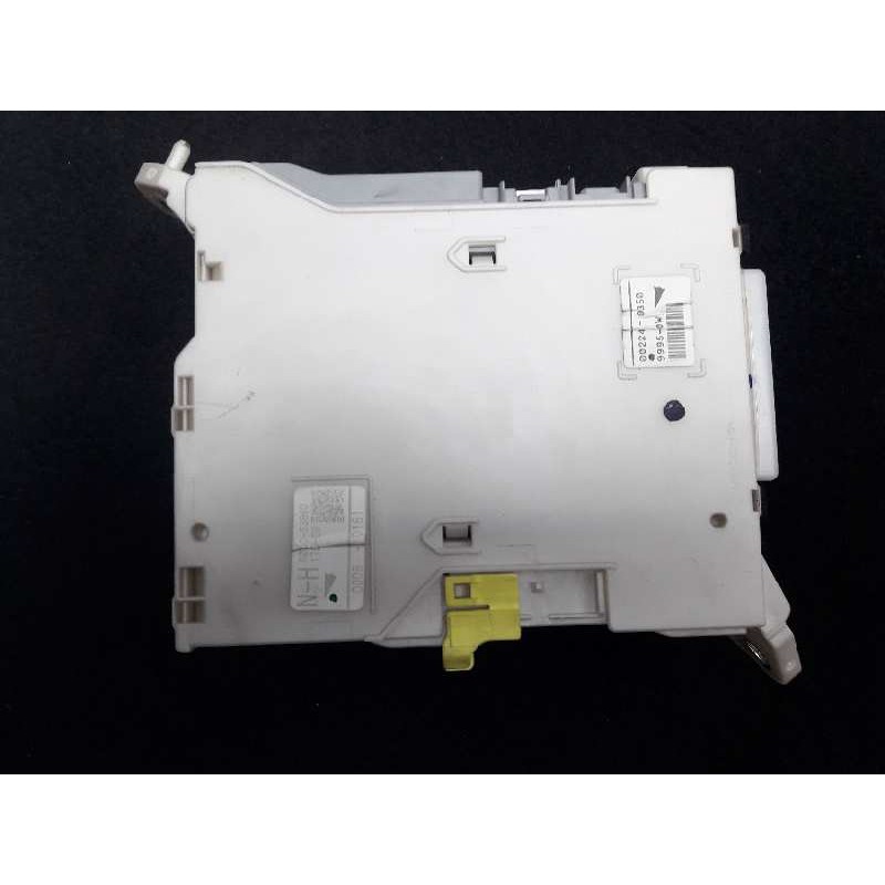 Recambio de caja reles / fusibles para lexus is200 (ds2/is2) 220d referencia OEM IAM 8273053B60  