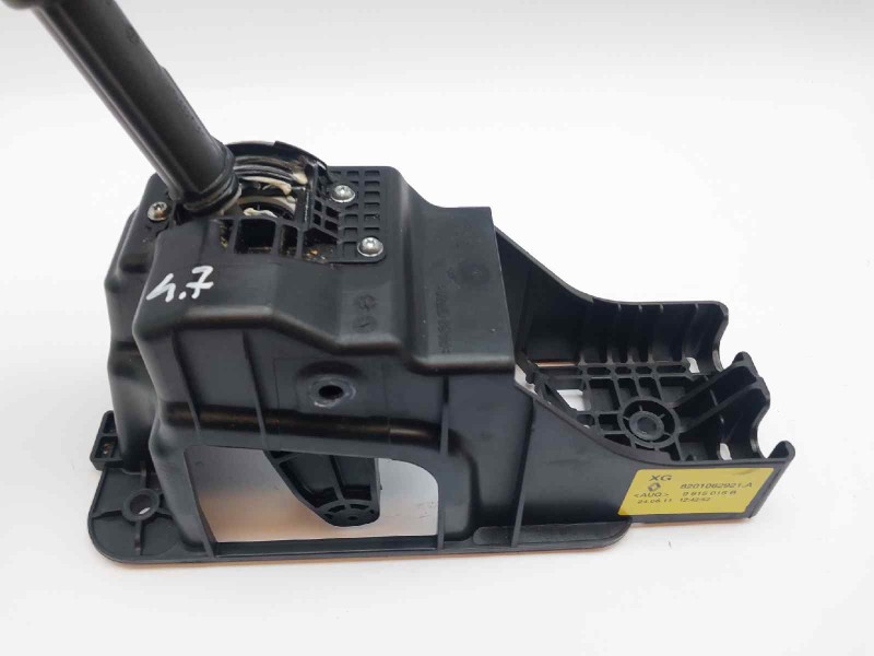 Recambio de palanca cambio para renault fluence dynamique referencia OEM IAM 8201062921A  