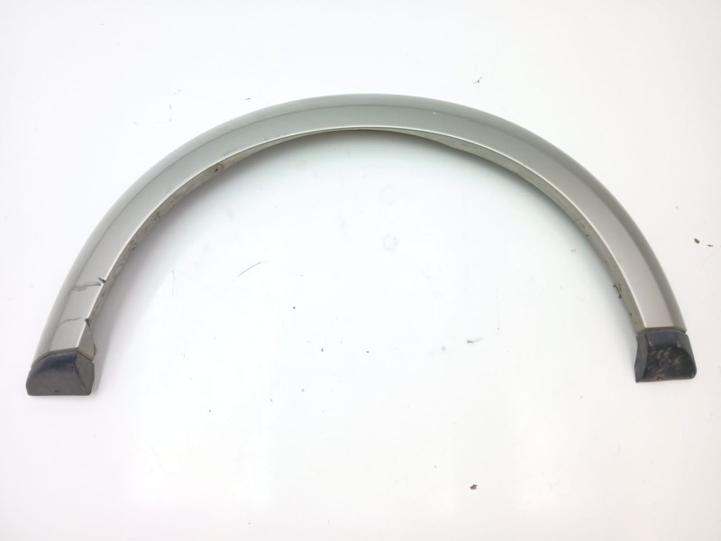 Recambio de aletin delantero izquierdo para land rover discovery iv (l319) 3.0 td 4x4 referencia OEM IAM 9H2202049A  