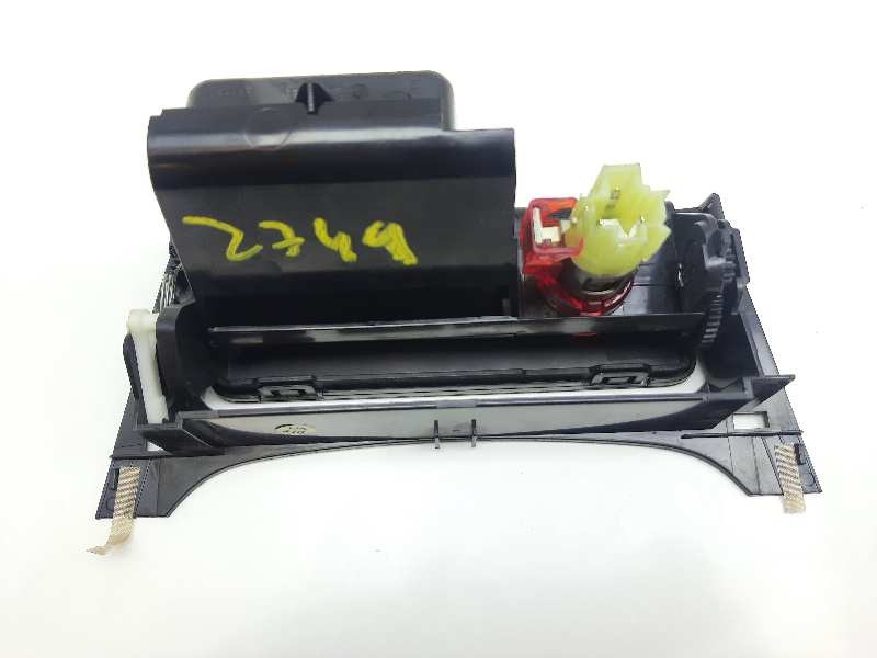 Recambio de cenicero para opel insignia berlina selective referencia OEM IAM 13241928 13320460 