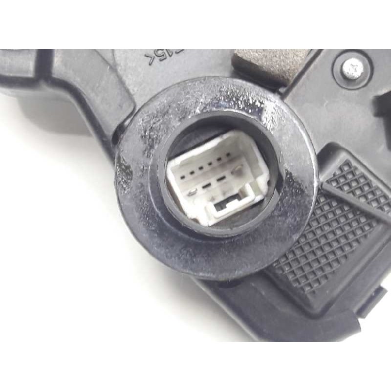Recambio de cerradura puerta delantera derecha para toyota avensis wagon (t25) 2.2 d-4d sol referencia OEM IAM A046693  