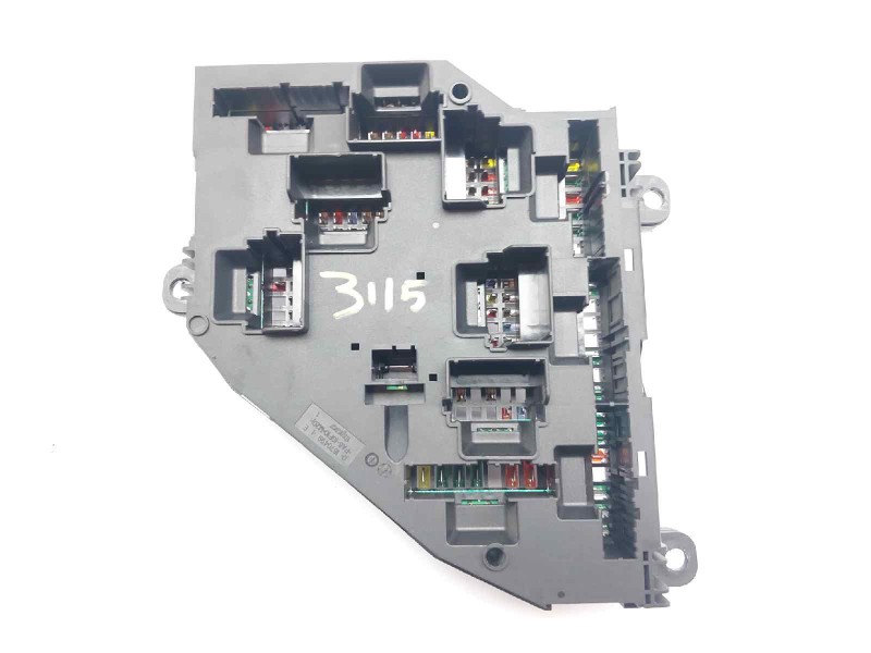 Recambio de caja reles / fusibles para bmw serie 5 lim. (f10) 535d referencia OEM IAM 923442301  