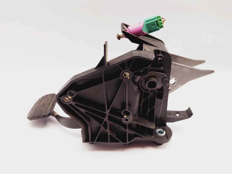 Recambio de pedal freno para renault laguna coupe monaco gp referencia OEM IAM 465010003R  