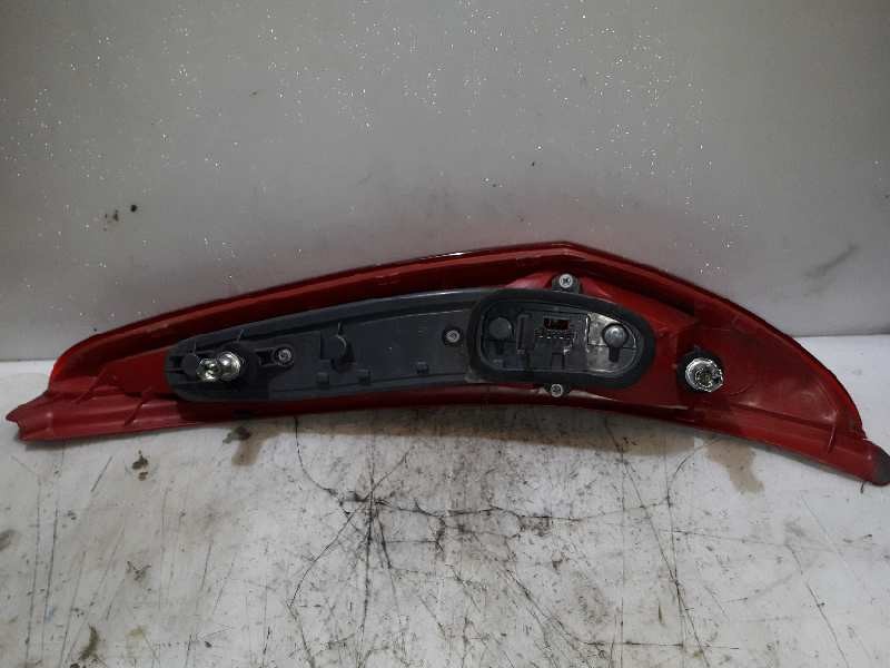 Recambio de piloto trasero izquierdo para fiat punto berlina (188) 1.2 16v cat referencia OEM IAM   