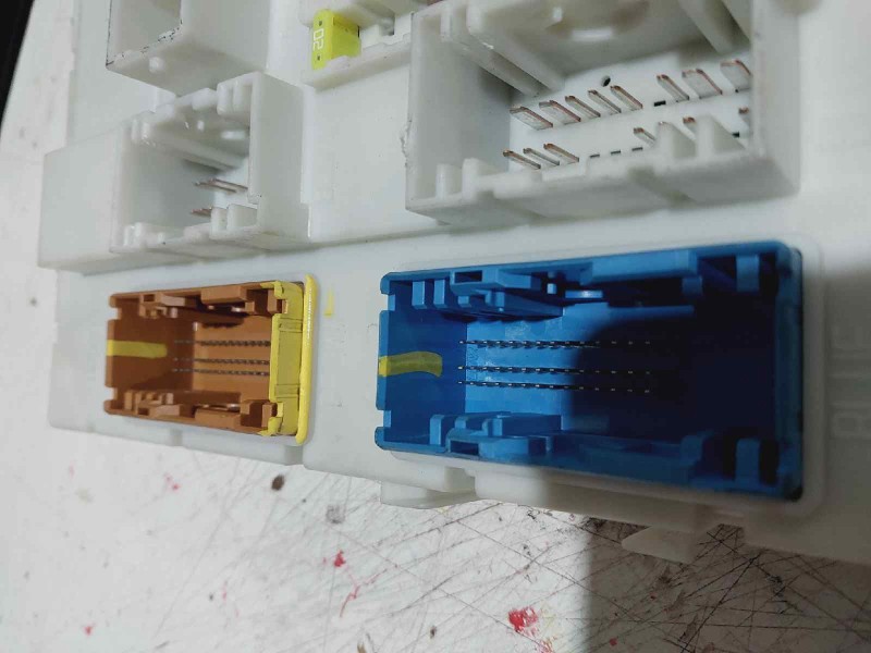 Recambio de caja reles / fusibles para ford focus lim. (cb8) titanium referencia OEM IAM DV6T14A073HK  