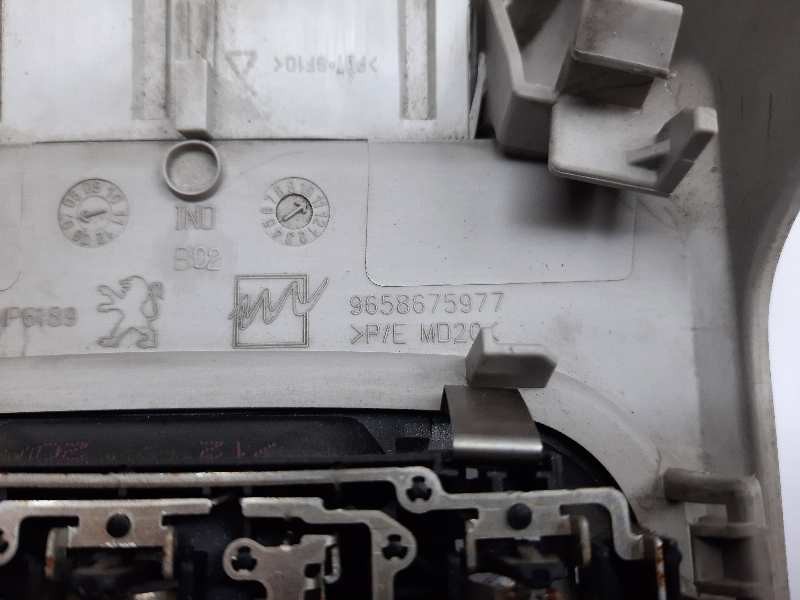 Recambio de luz interior para peugeot 308 premium referencia OEM IAM 9658675977  