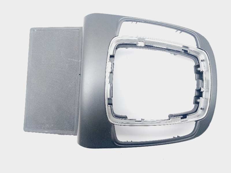 Recambio de moldura para hyundai kona essence 2wd referencia OEM IAM 84652J9001  