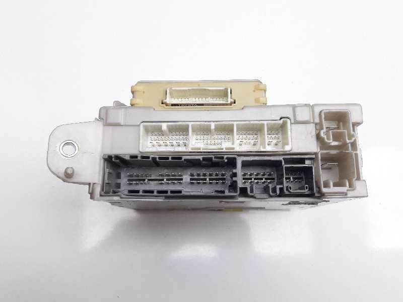 Recambio de caja reles / fusibles para lexus is200 (ds2/is2) 220d referencia OEM IAM 802260393 8273053023 8267253040