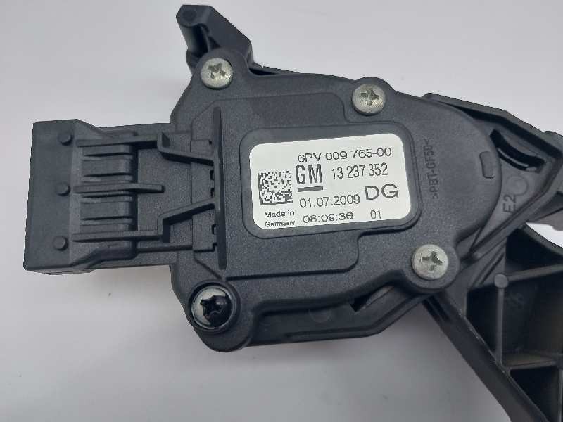 Recambio de potenciometro pedal para opel insignia berlina cosmo referencia OEM IAM 13237352  