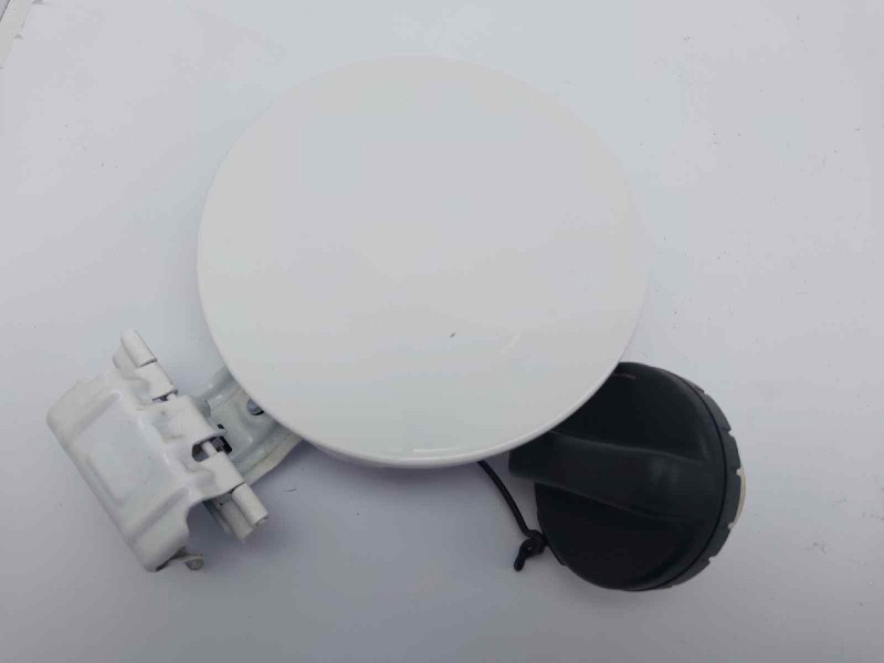 Recambio de tapa exterior combustible para toyota yaris hybrid referencia OEM IAM 773500D080 773500D081 