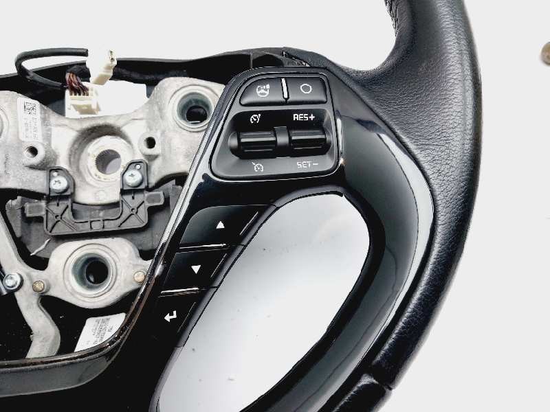 Recambio de volante para kia cee´d x-tech referencia OEM IAM 56110A2755AHV  