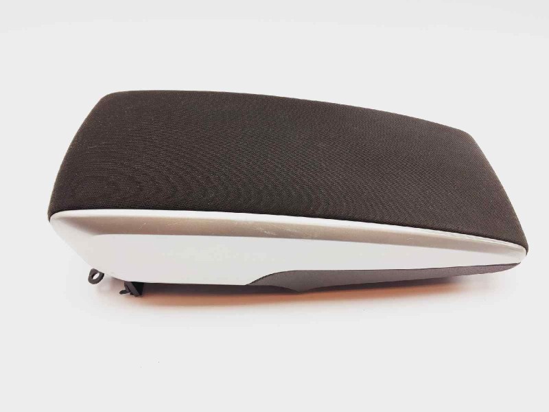 Recambio de apoyabrazos central para toyota verso active referencia OEM IAM 589650F010  
