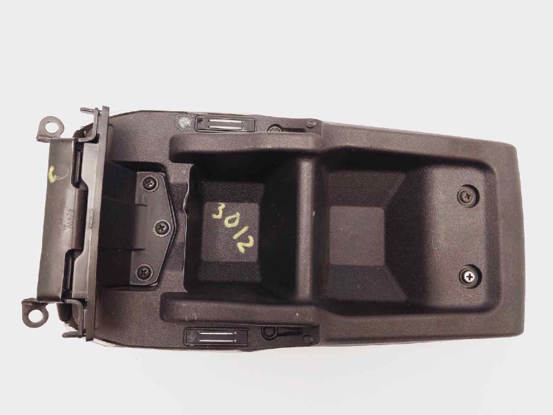 Recambio de apoyabrazos central para toyota verso active referencia OEM IAM 589650F010  